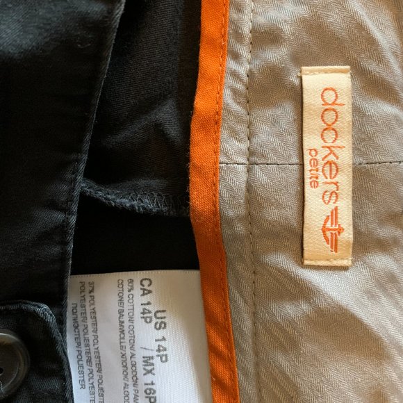 Docker Bermuda Shorts - Picture 3 of 3